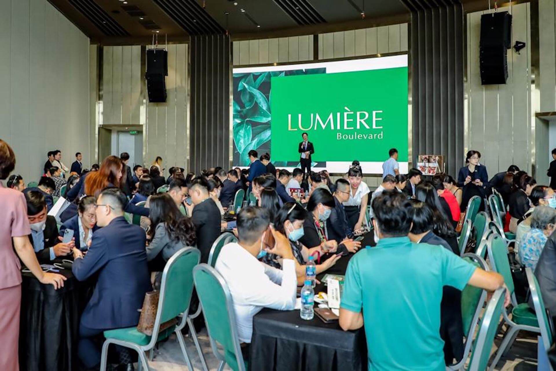 Sự kiện ngày 15/4, 95% căn trong giỏ hàng LUMIÈRE Boulevard đã “sold-out” nhờ sức hút của dự án cộng hưởng với chính sách đột phá "Thanh toán nhàn hạ" với chỉ từ 460 triệu/năm.