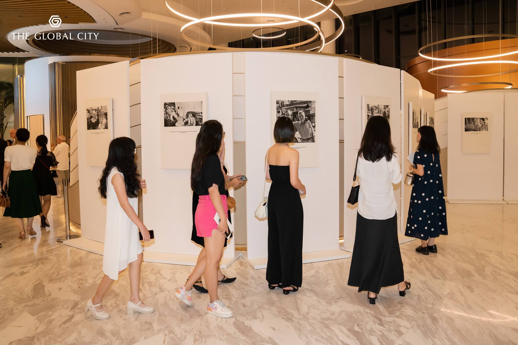 Chuoi su kien the legend concert 01 trinh cong son tai trung tam moi the global city