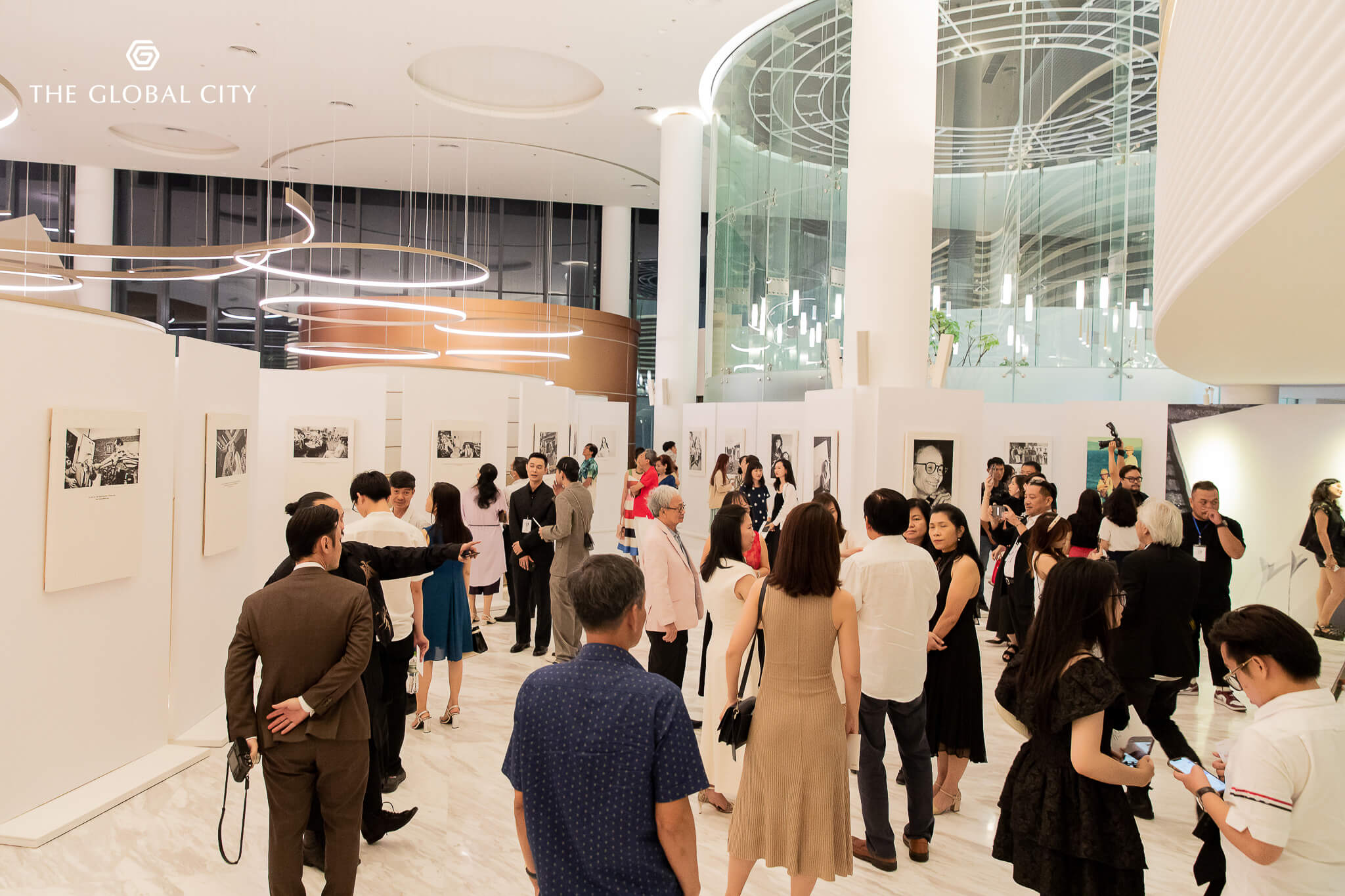 Chuoi su kien the legend concert 01 trinh cong son tai trung tam moi the global city